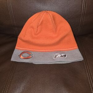 CHICAGO BEARS LOT OF 4 BEANIES AND 1 SCARF (SEE ALL PHOTOS)